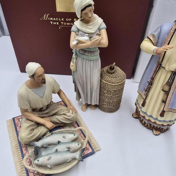 Lenox Miracle in Bethlehem The Townspeople Set of 3 With Box‎ - Picture 5 of 15